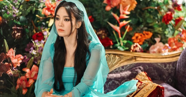 Đằng sau ống kính máy quay, Song Hye Kyo thực sự là người như thế nào? - hình ảnh - f8betvip.vip