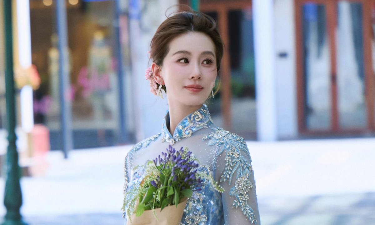 Lưu Thi Thi rạng rỡ giữa nắng Hà Nội, fan Việt trầm trồ vì khí chất ‘tiên tử’ - hình ảnh - f8betvip.vip