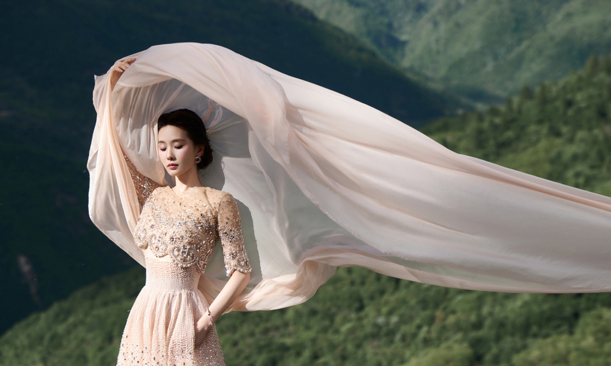 Lưu Thi Thi catwalk giữa thung lũng Cửu Trại Câu: Khoảnh khắc thanh tao làm ‘nức lòng’ fan Việt - hình ảnh - f8betvip.vip Lưu Thi Thi catwalk giữa thung lũng Cửu Trại Câu: Khoảnh khắc thanh tao làm ‘nức lòng’ fan Việt - hình ảnh - f8betvip.vip