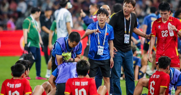 Bảo vệ ngôi vương AFF Cup 2026: Áp lực kép cho HLV Kim Sang-sik đến từ đâu? - hình ảnh - f8betvip.vip