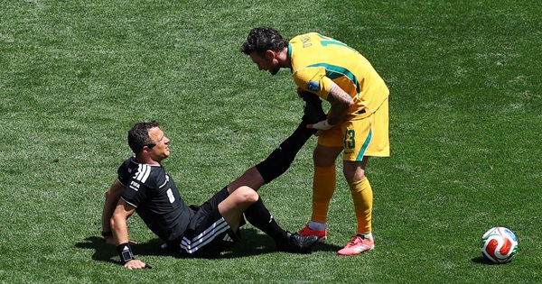 Trọng tài Mỹ – Úc bị chuột rút giữa trận, cầu thủ lao vào ‘cứu’ – Cập nhật World Cup 2026 - hình ảnh - f8betvip.vip Trọng tài Mỹ – Úc bị chuột rút giữa trận, cầu thủ lao vào ‘cứu’ – Cập nhật World Cup 2026 - hình ảnh - f8betvip.vip
