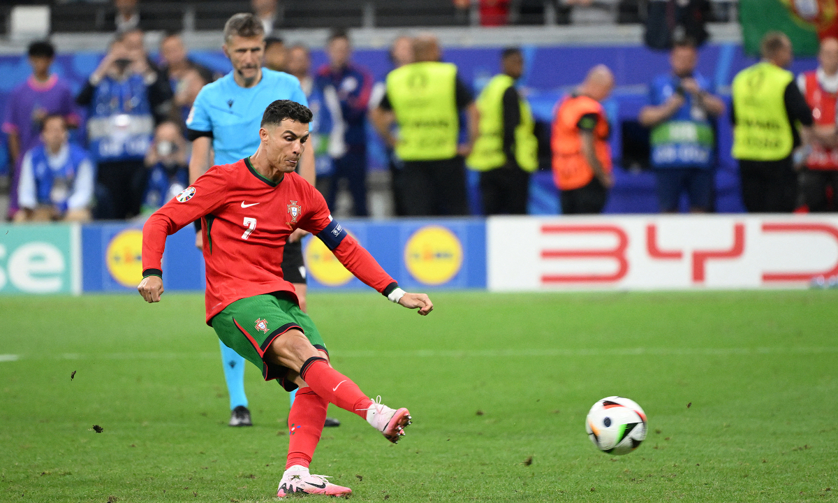 F8BET cược bóng đá: Cựu thủ quân Uruguay tiết lộ lý do Ronaldo có thể vô địch World Cup 2026 - hình ảnh - f8betvip.vip F8BET cược bóng đá: Cựu thủ quân Uruguay tiết lộ lý do Ronaldo có thể vô địch World Cup 2026 - hình ảnh - f8betvip.vip