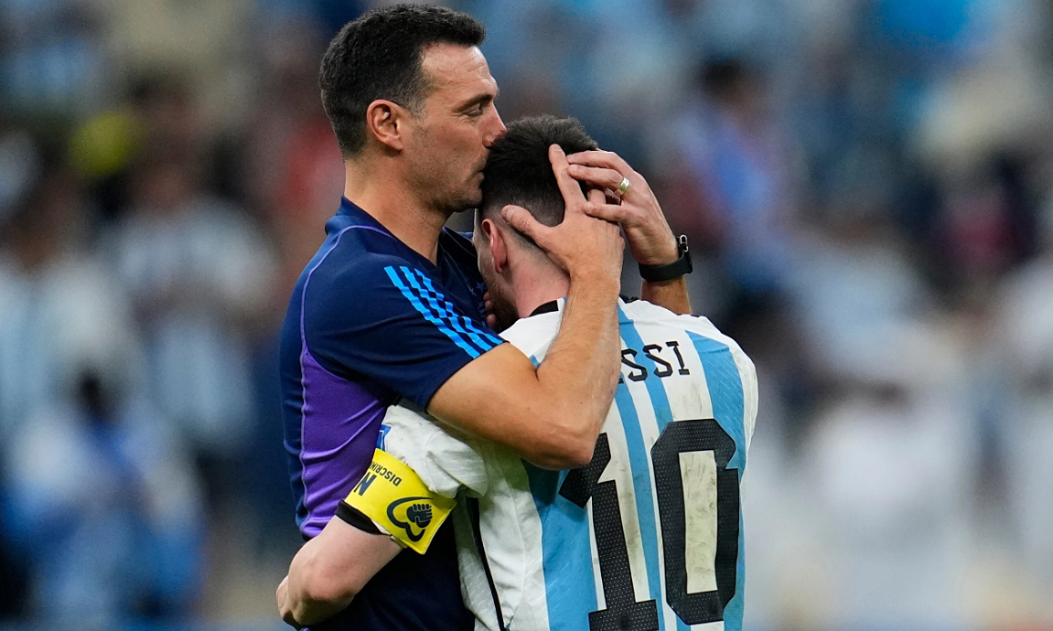 HLV Scaloni: ‘Trước khi ra quyết định, tôi luôn tham khảo Messi’ - hình ảnh - f8betvip.vip