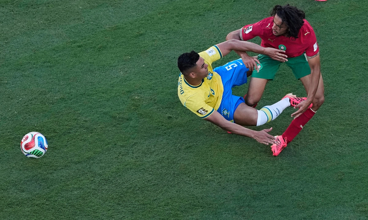F8BET cược bóng đá: Bouaddi – Tiền vệ 18 tuổi khuynh đảo hàng tiền vệ Brazil - hình ảnh - f8betvip.vip