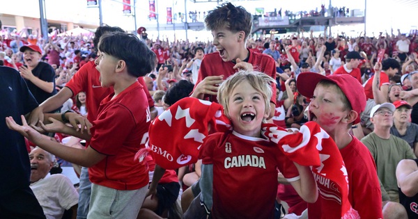 F8BET Việt Nam: CĐV Canada ăn mừng cuồng nhiệt sau chiến thắng 6-0 lịch sử tại World Cup 2026 - hình ảnh - f8betvip.vip