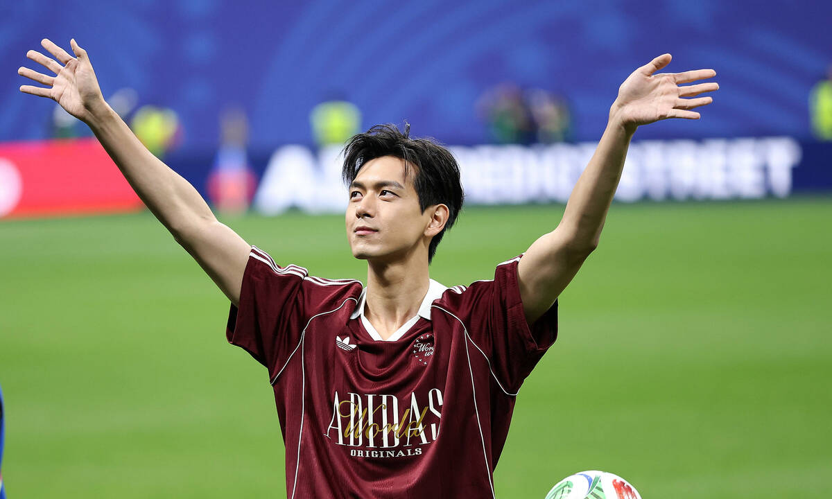 Tài tử Lý Hiện gây sốt trên sân bóng World Cup: góc nhìn mới cho người chơi Việt - hình ảnh - f8betvip.vip Tài tử Lý Hiện gây sốt trên sân bóng World Cup: góc nhìn mới cho người chơi Việt - hình ảnh - f8betvip.vip