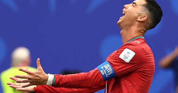 Đến lúc Ronaldo nên ngồi dự bị? F8BET chính thức bàn về tương lai của CR7 - hình ảnh - f8betvip.vip