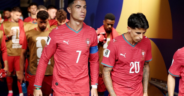 ‘Fan cuồng’ Ronaldo trút giận lên đồng đội sau trận hòa Congo - hình ảnh - f8betvip.vip
