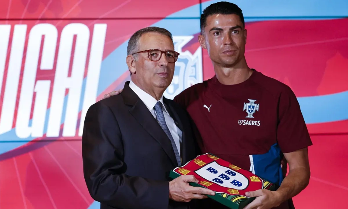 F8BET VIP đồng hành cùng niềm tự hào Bồ Đào Nha: Ronaldo nhận quốc kỳ, quyết đấu World Cup 2026 - hình ảnh - f8betvip.vip