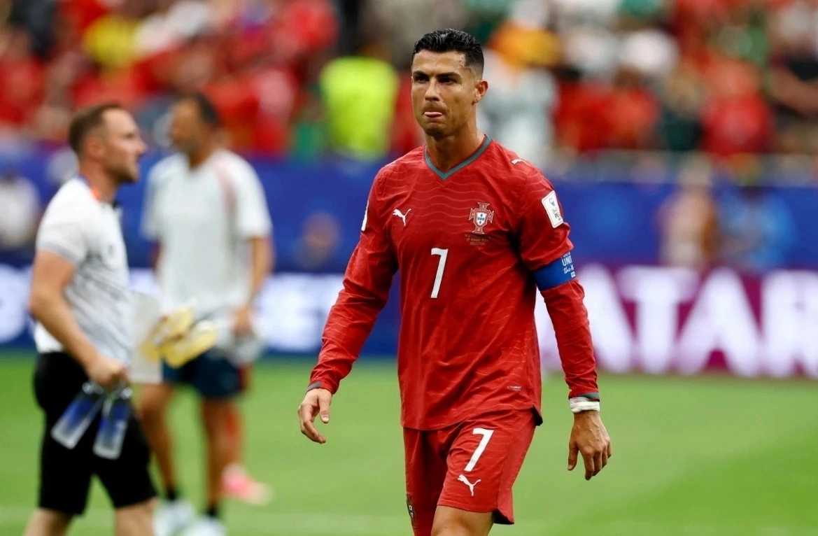 F8BET cược thể thao: Cầu thủ CHDC Congo thừa nhận không kèm Ronaldo - hình ảnh - f8betvip.vip F8BET cược thể thao: Cầu thủ CHDC Congo thừa nhận không kèm Ronaldo - hình ảnh - f8betvip.vip