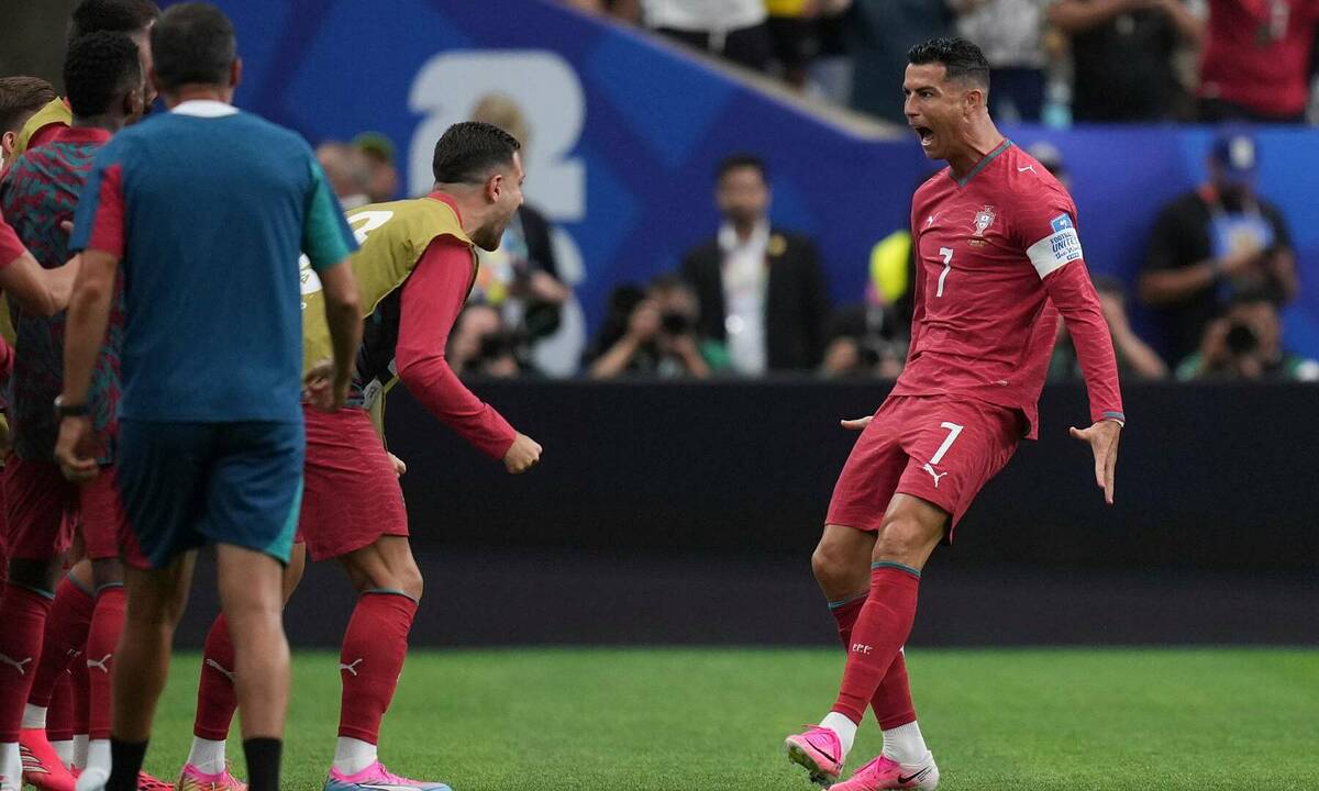 F8BET hỗ trợ 24/7: Ibrahimovic châm biếm Ronaldo sau cú đúp ở World Cup 2026 - hình ảnh - f8betvip.vip