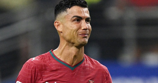 Ronaldo nghẹn ngào chia tay World Cup: Khoảnh khắc khiến hàng triệu fan Việt xót xa - hình ảnh - f8betvip.vip Ronaldo nghẹn ngào chia tay World Cup: Khoảnh khắc khiến hàng triệu fan Việt xót xa - hình ảnh - f8betvip.vip