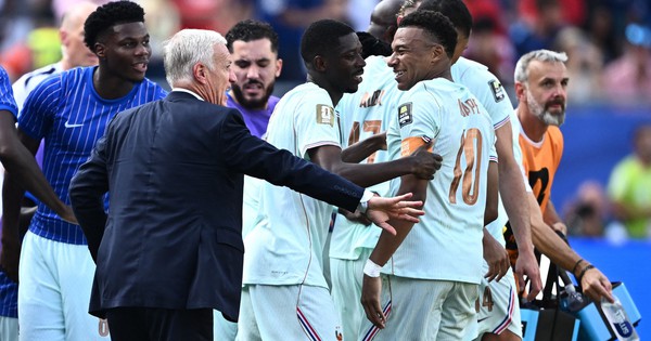 HLV Deschamps đi vào lịch sử World Cup: Mbappe – Dembele tái lập kỳ tích của Brazil: góc nhìn mới cho người chơi Việt - hình ảnh - f8betvip.vip